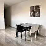 F5 Room 3, Private Room Two Single Beds Shared Bathroom In Shared Flat