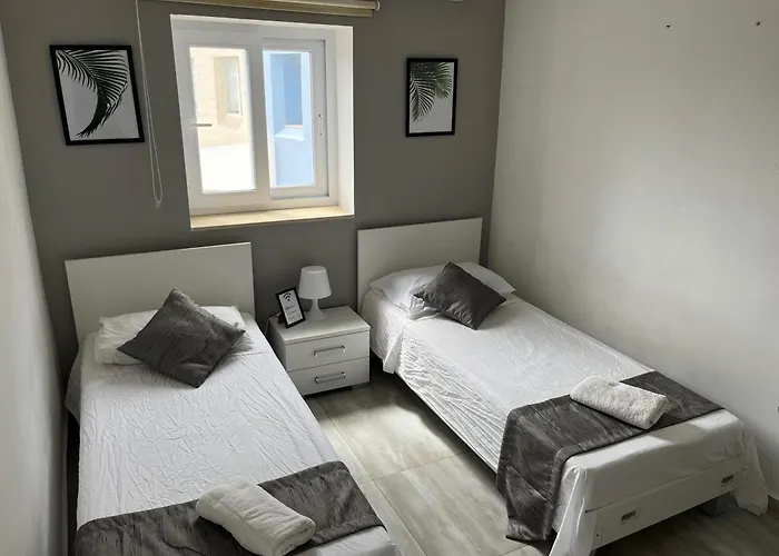 F5 Room 3, Private Room Two Single Beds Shared Bathroom In Shared Flat