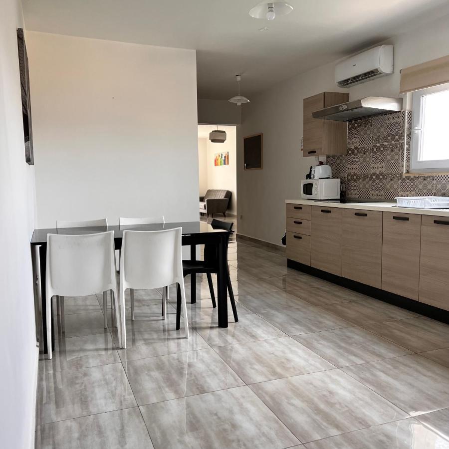 F5 3, Private Two Single Beds Shared Bathroom In Shared Flat Homestay Msida