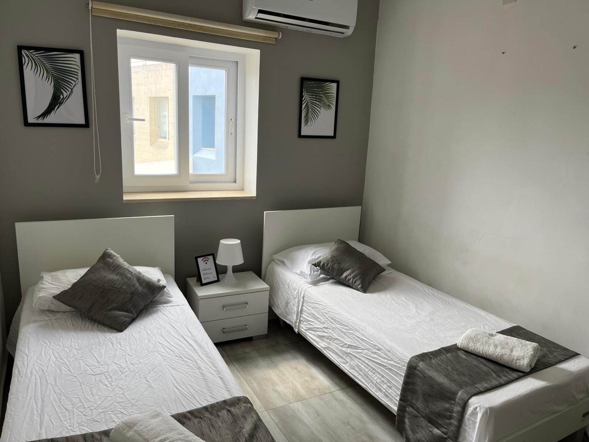 F5 3, Private Two Single Beds Shared Bathroom In Shared Flat